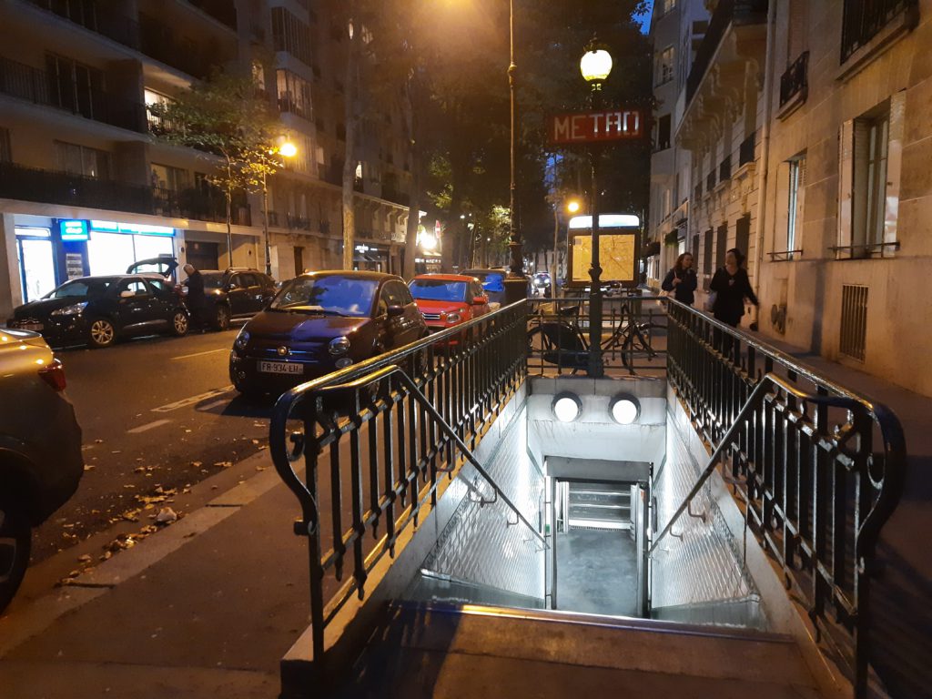 Парижское метро – ад для матерей с колясками, инвалидов и пассажиров с чемоданами