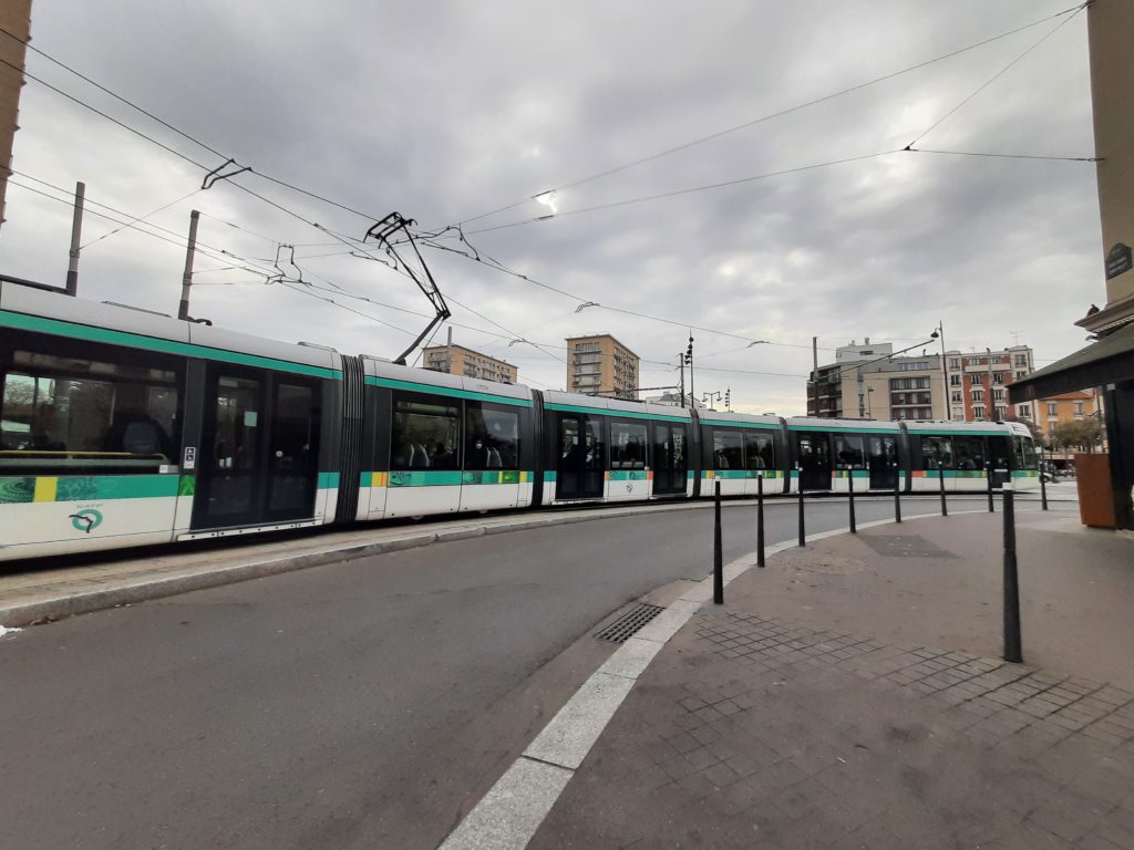Трамвай мечты. Кольцевой маршрут трамвая в Париже, на котором ходят 7-секционные вагоны
