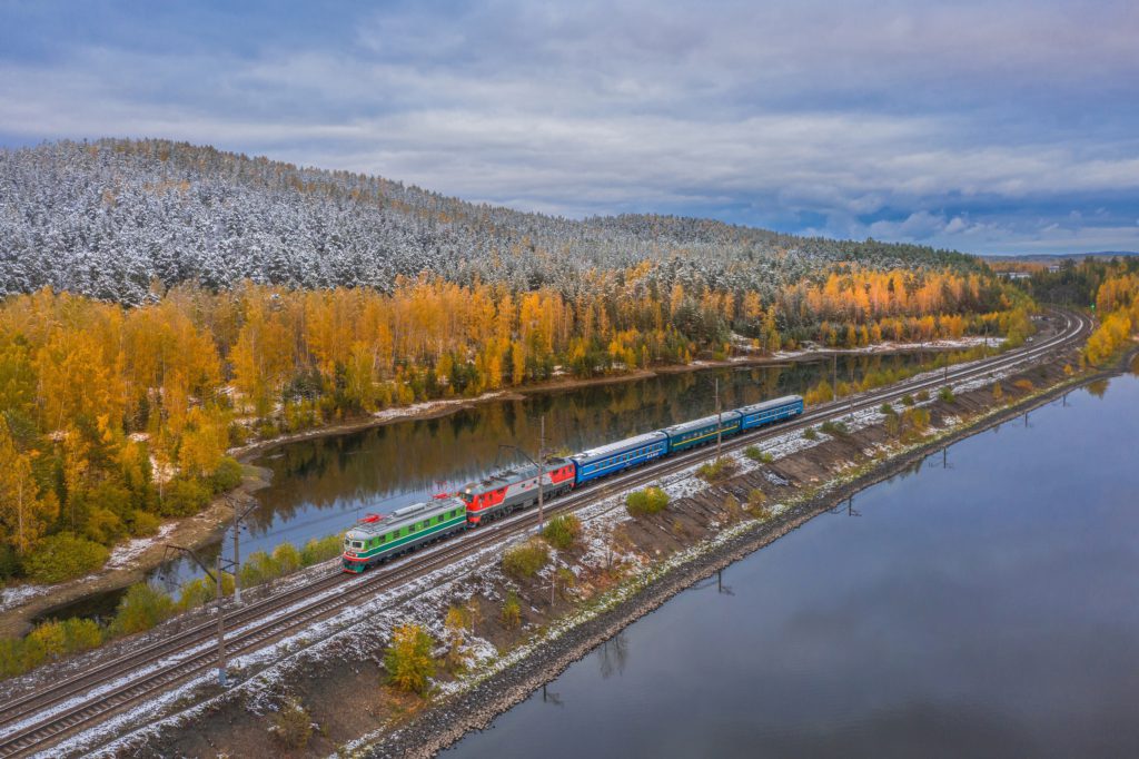 Осень на железной дороге в фотографиях Алексея Уланова