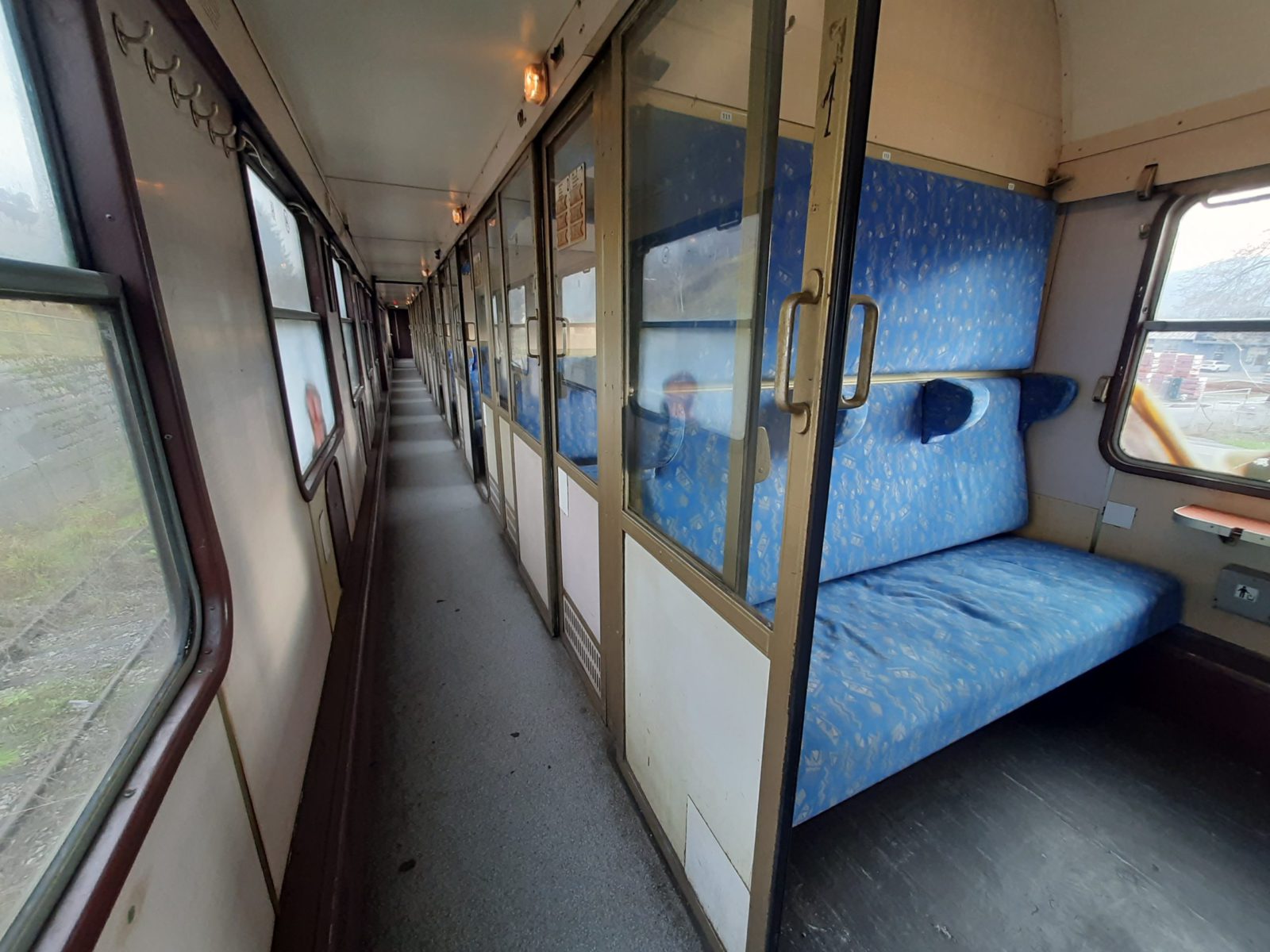Откидываются ли кресла в сидячем вагоне поезда