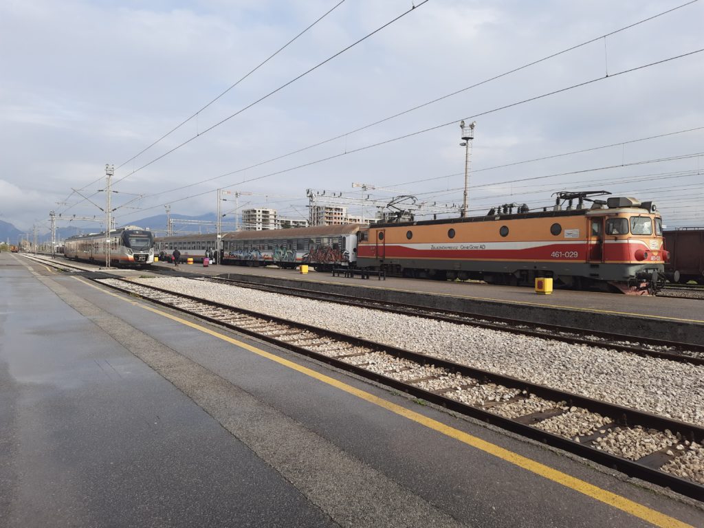 Ужас и блеск железных дорог Черногории: от советских Эр-31 до испанских поездов
