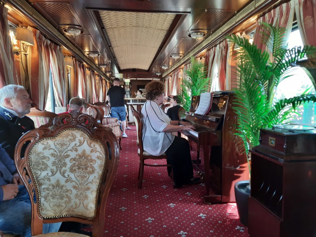 Все о «Рускеальском экспрессе»: как грамотно спланировать поездку на ретропоезде