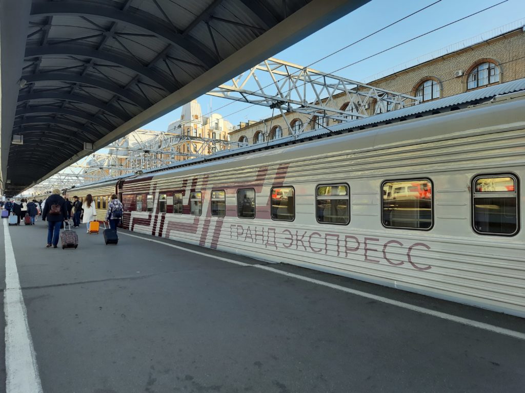 ТОП-7 поездов между Петербургом и Москвой по итогам 2023 года