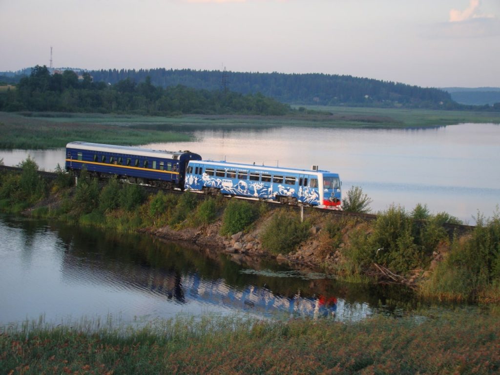 В РЖД запустили поезд к подножью мистической горы Воттоваара в Карелии: как проходят поездки