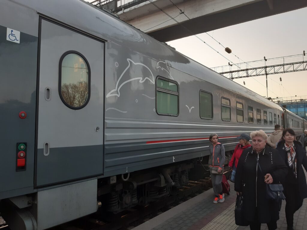 Поезд, состоящий только из абсолютно новых купейных вагонов, будет курсировать между Москвой и Керчью