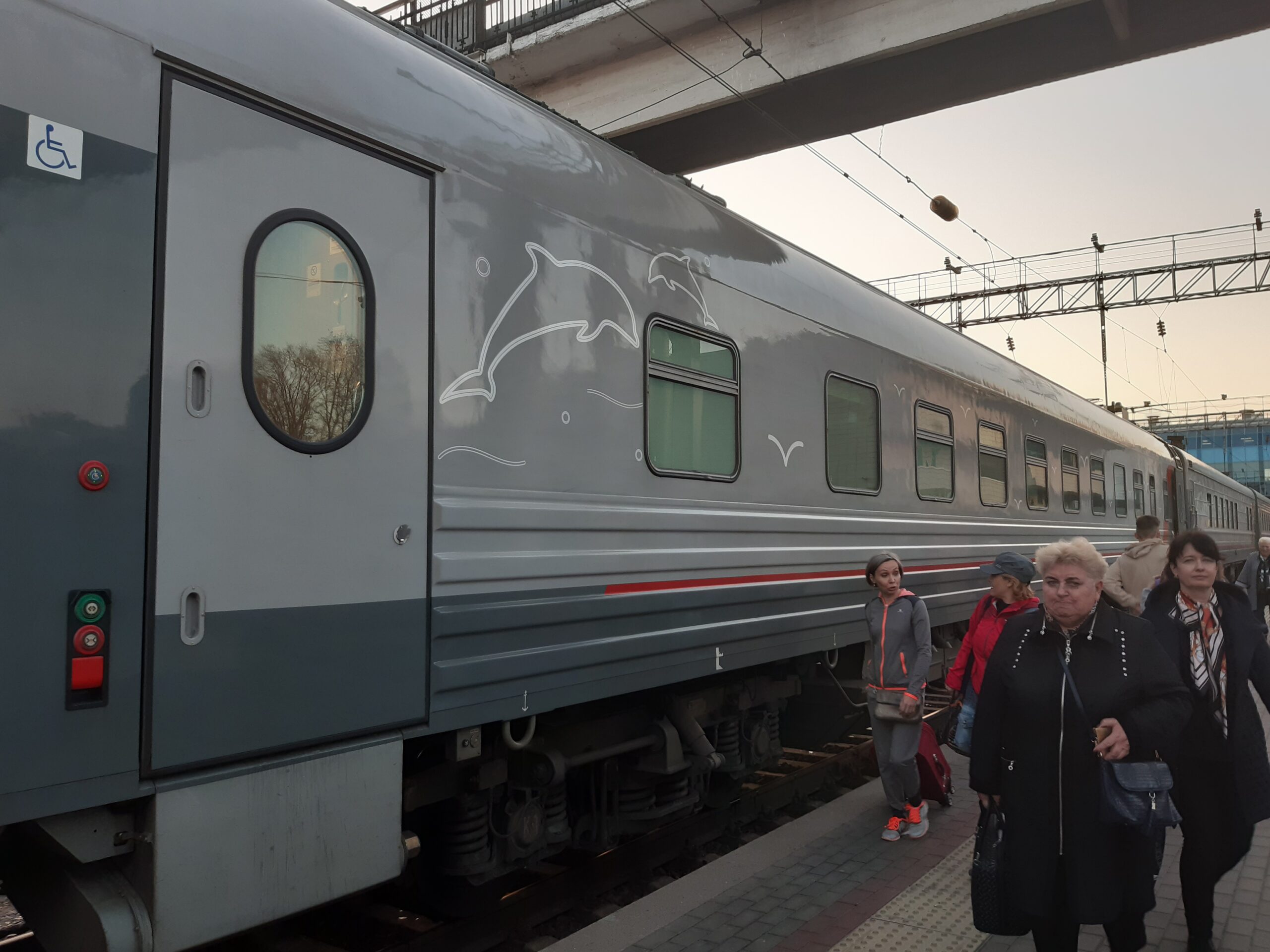 Поезд, состоящий только из абсолютно новых купейных вагонов, будет  курсировать между Москвой и Керчью