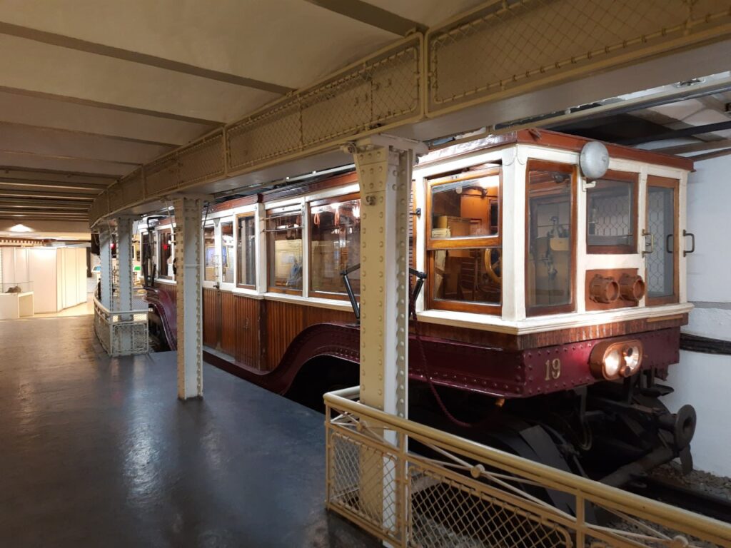 Будапешт: поезда на базе трамваев, или Как выглядит самое старое метро в континентальной Европе