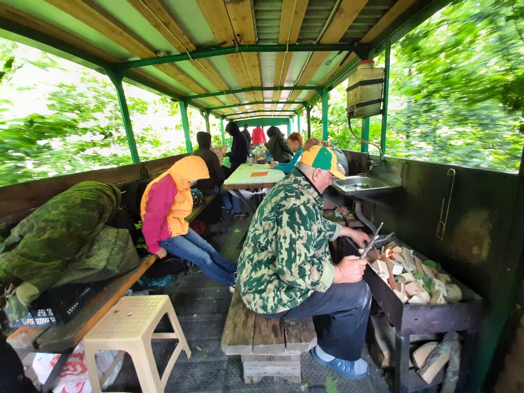 Первый вагон РЖД, где нет проблем с вентиляцией: как устроен открытый вагон в Карелии