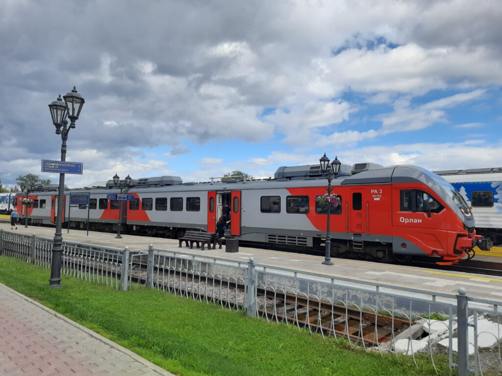 Вокруг Ладоги за сутки: в самых красивых поездах России, где кормили без перерыва. И всего за 5700 рублей