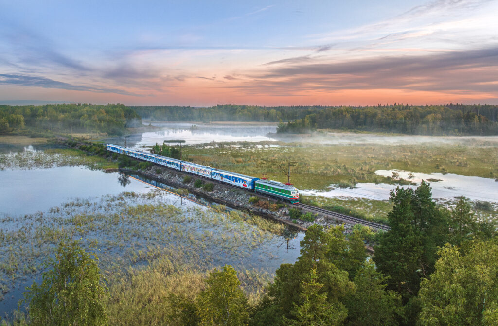 Весна-лето 2023 года на железной дороге в фотографиях Алексея Уланова