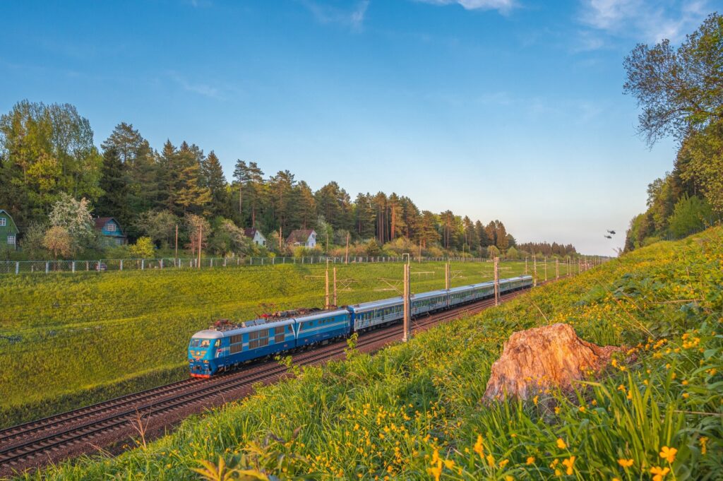 Весна-лето 2023 года на железной дороге в фотографиях Алексея Уланова