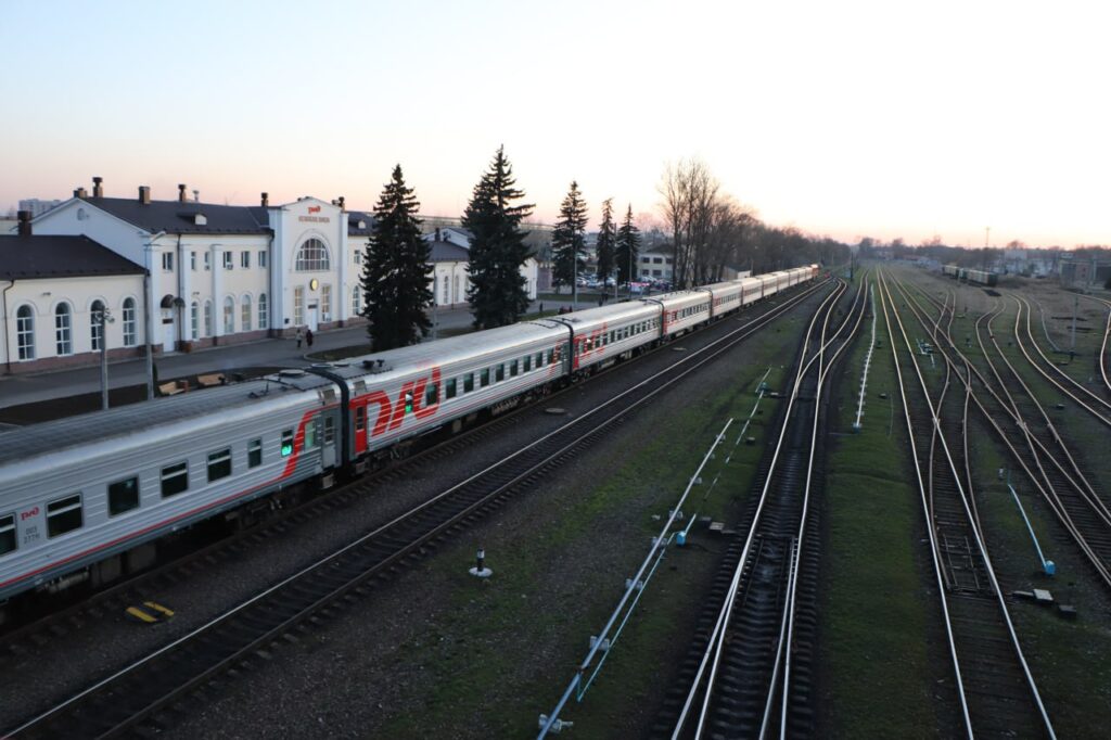 Такое бывает только раз в год: поезд из Петербурга в Москву необычным маршрутом для романтиков