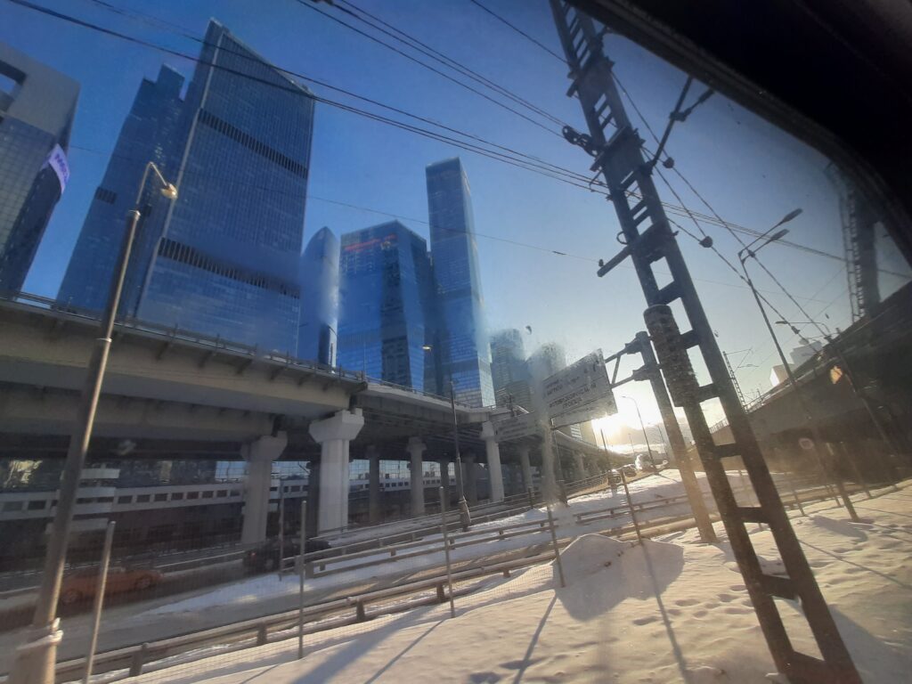 Путешествие из Петербурга в Москву на необычном поезде с грузовым тепловозом