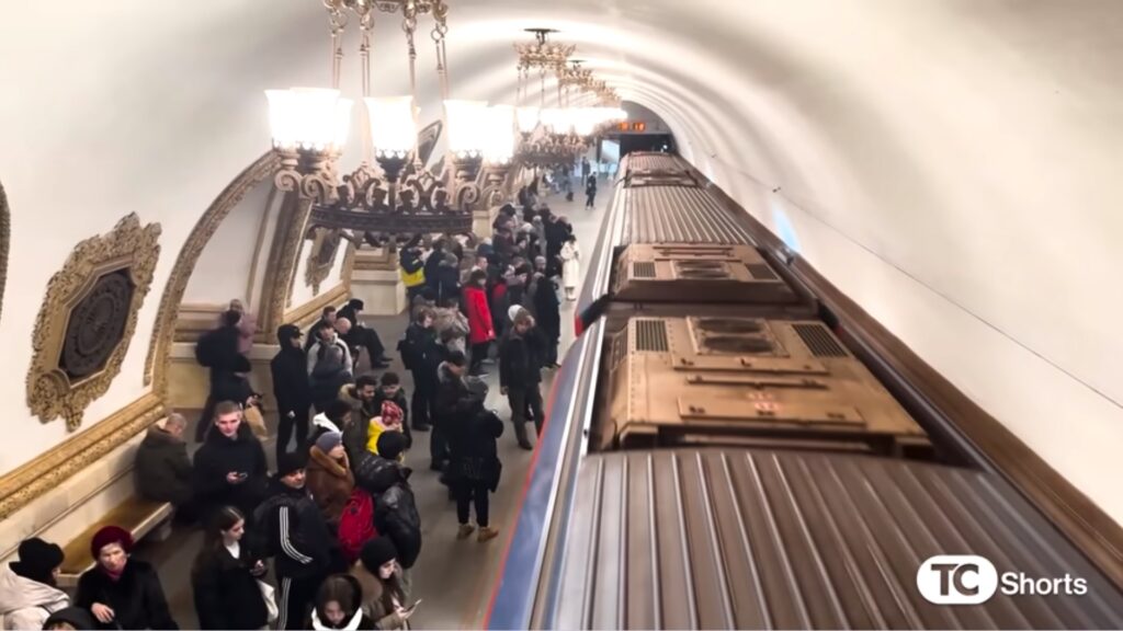 Журналисты и блогеры ответили на восторженный репортаж Карлсона о московском метро