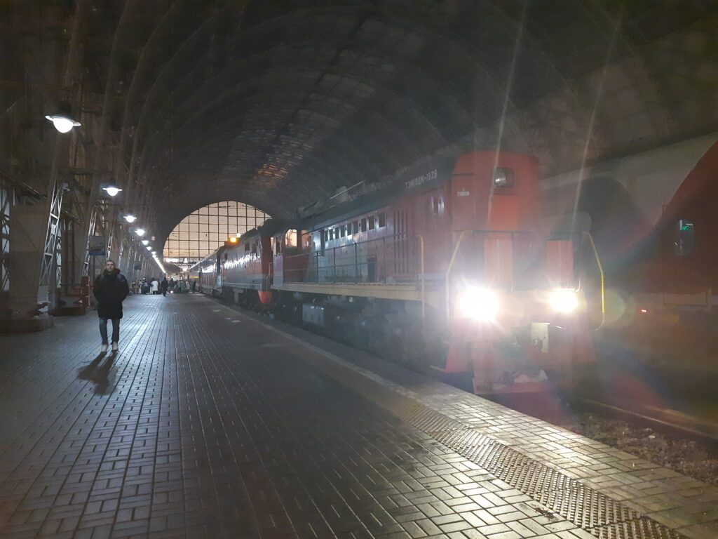 Тест поезда: новая двухэтажка, которая идет из Петербурга на Киевский вокзал Москвы