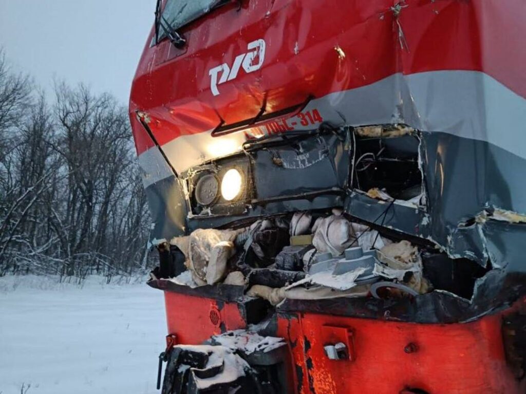 Пьяный машинист выехал на красный и столкнулся с другим поездом. Это не первая авария на жд «по пьянке»