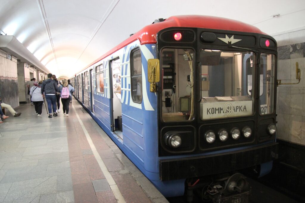 Долгожданные и бесшумные: на Замоскворецкую линию вышли поезда «Москва-2024»