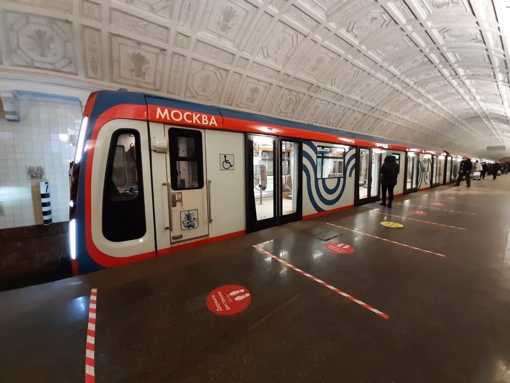 Долгожданные и бесшумные: на Замоскворецкую линию вышли поезда «Москва-2024»