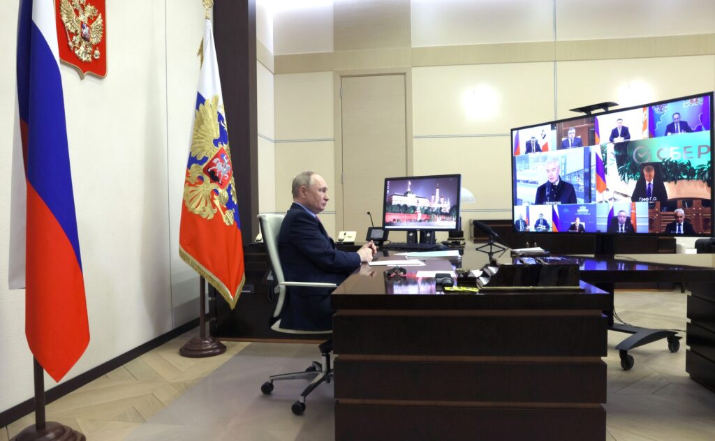 Костыль не вбивал, рельсов не клал: президент Путин символически запустил строительство очередной ВСМ