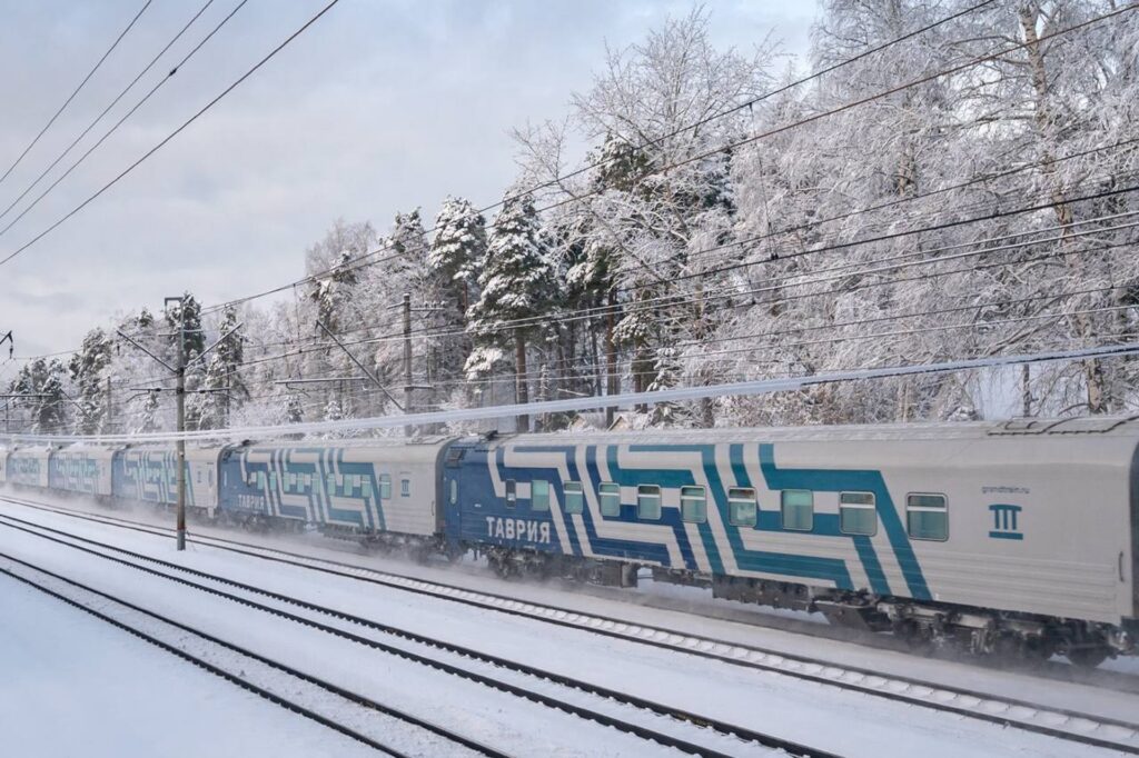Душегубка на колесах. Пассажиры в крымских поездах мучаются без кондиционеров, а окна не открываются