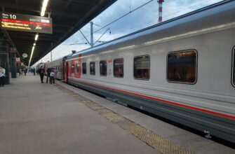Поезд Санкт-Петербург – Великие Луки на Ладожском вокзале