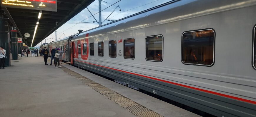 Поезд Санкт-Петербург – Великие Луки на Ладожском вокзале