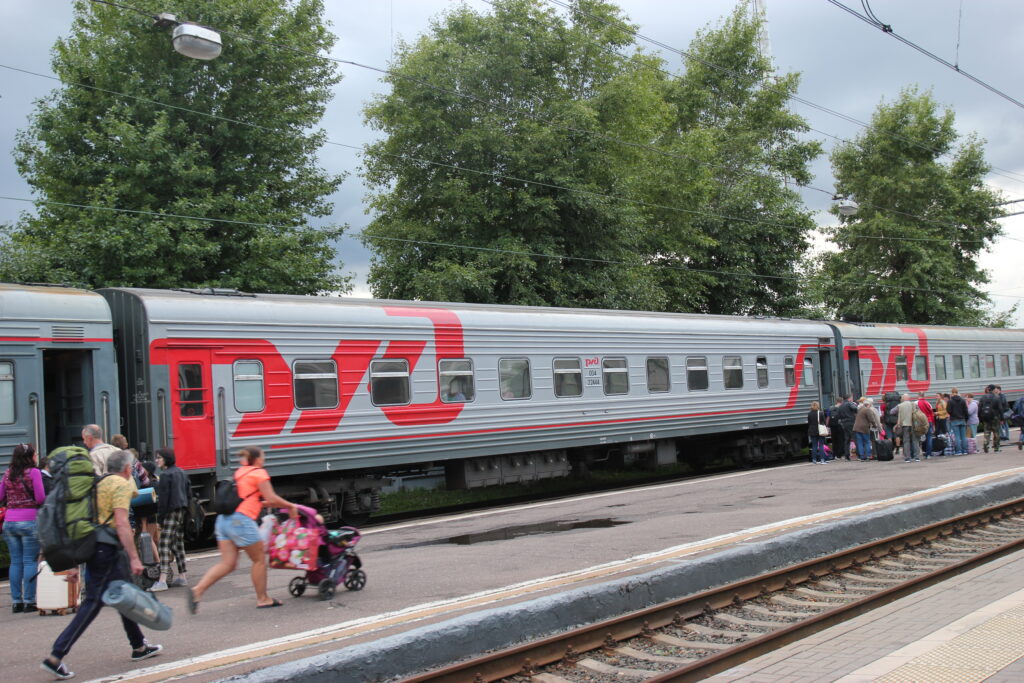 Купил билеты на поезд, деньги списались, но потом заказ отменился: пассажиры РЖД жалуются на сбои