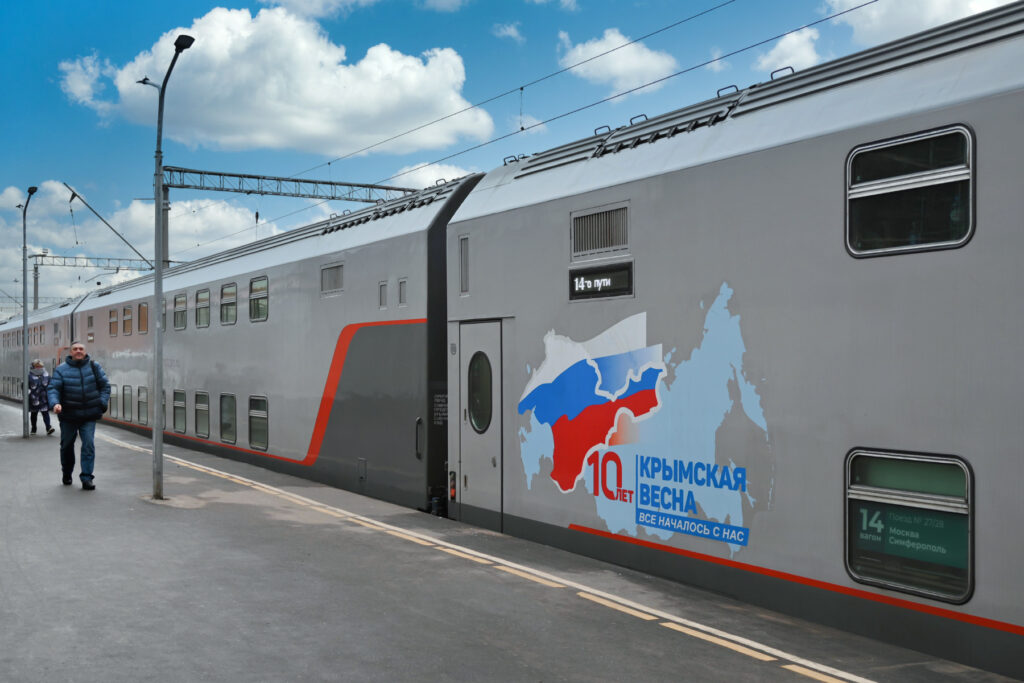 Двухэтажный поезд №27/28 Москва – Симферополь: как он устроен и почему в 2024 году стал фирменным