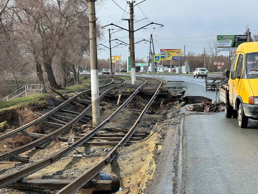 Трамваи не вышли сухими из воды: как выглядит трамвайная сеть Орска после наводнения