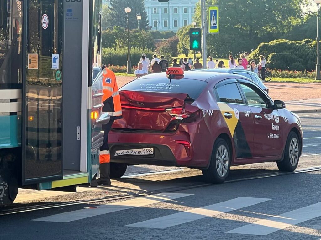 Красивые, но опасные: ретротрамваи в Петербурге сталкиваются с постоянными проблемами