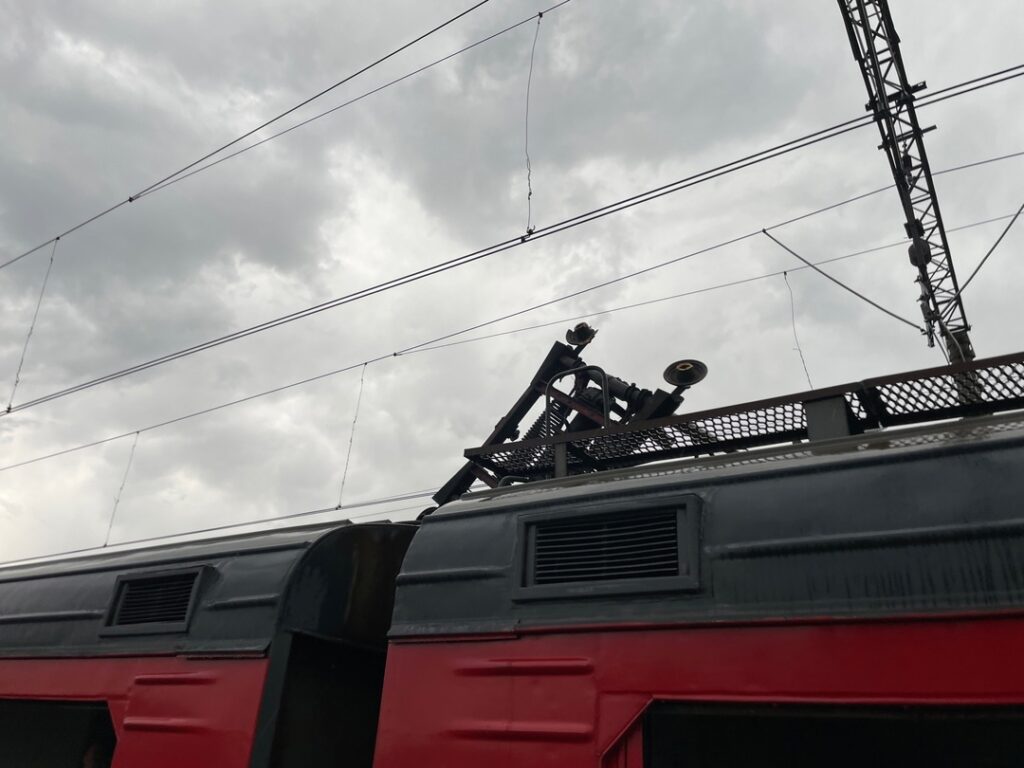 Шли по рельсам: в РЖД предпочли не заметить многочасовых опозданий электричек в Петербурге